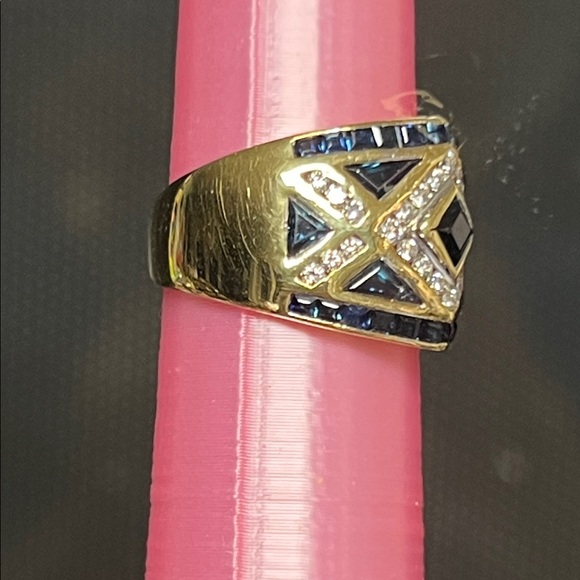 18k Elegant Yellow Gold and Blue Sapphire and Diamond Ring - Picture 4 of 5